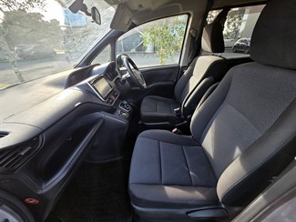 2014 Toyota NOAH - Thumbnail