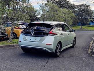 2018 Nissan LEAF - Thumbnail