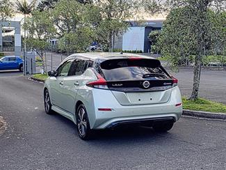 2018 Nissan LEAF - Thumbnail