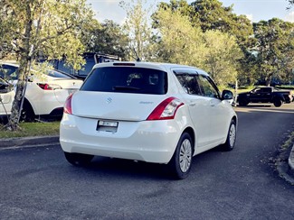 2015 Suzuki Swift - Thumbnail