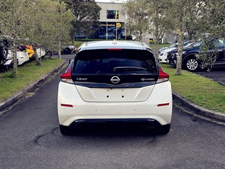 2022 Nissan LEAF - Thumbnail