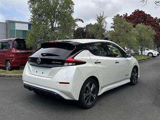 2018 Nissan LEAF - Thumbnail