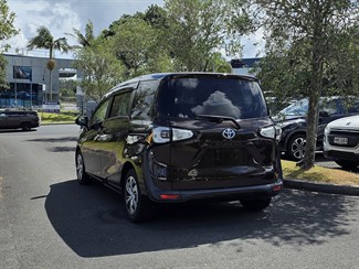 2017 Toyota SIENTA - Thumbnail