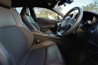 2017 Toyota C-Hr - Thumbnail