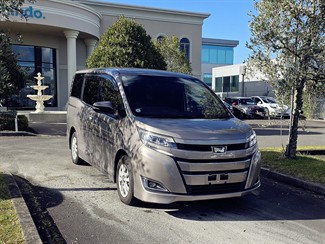 2018 Toyota NOAH - Thumbnail
