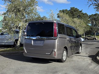 2018 Toyota NOAH - Thumbnail