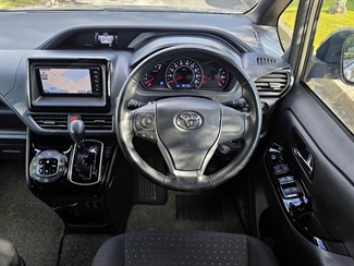 2018 Toyota NOAH - Thumbnail