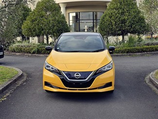 2018 Nissan LEAF - Thumbnail