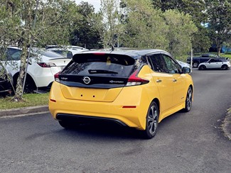 2018 Nissan LEAF - Thumbnail