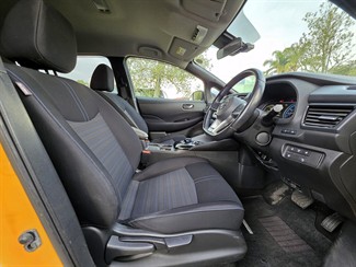 2018 Nissan LEAF - Thumbnail