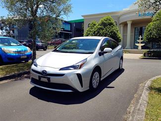 2021 Toyota PRIUS - Thumbnail