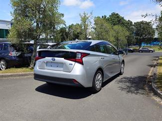 2021 Toyota PRIUS - Thumbnail