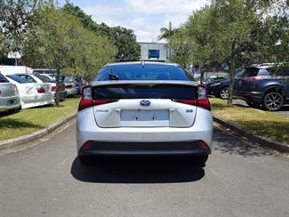2021 Toyota PRIUS - Thumbnail