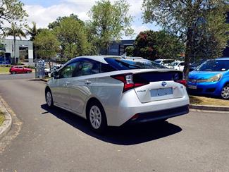 2021 Toyota PRIUS - Thumbnail