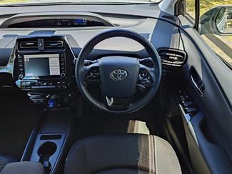 2021 Toyota PRIUS - Thumbnail