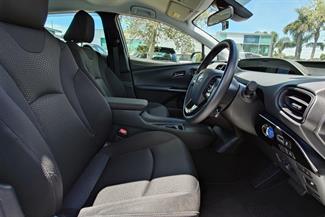 2021 Toyota PRIUS - Thumbnail