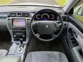 2004 Toyota CROWN - Thumbnail