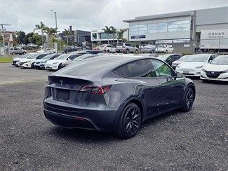 2022 Tesla Model Y - Thumbnail
