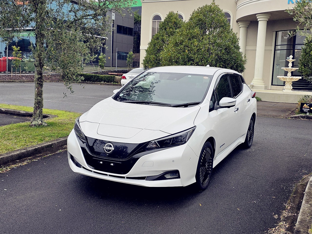 2023 Nissan LEAF