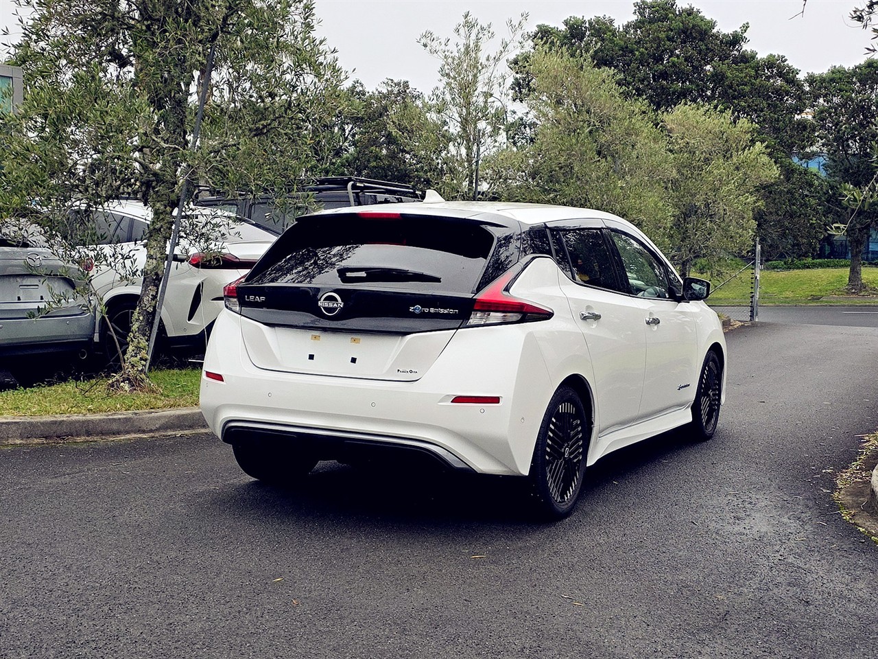 2023 Nissan LEAF