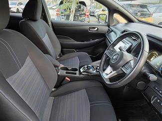 2018 Nissan LEAF - Thumbnail