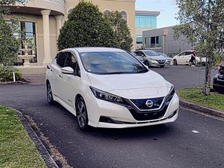 2018 Nissan LEAF - Thumbnail