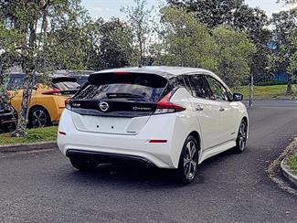 2018 Nissan LEAF - Thumbnail