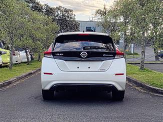 2018 Nissan LEAF - Thumbnail