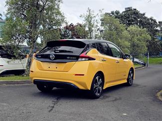 2020 Nissan LEAF - Thumbnail