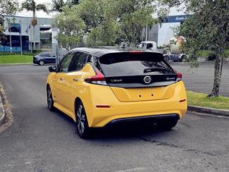 2020 Nissan LEAF - Thumbnail