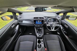 2020 Nissan LEAF - Thumbnail