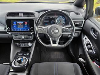 2020 Nissan LEAF - Thumbnail