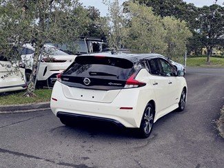 2021 Nissan LEAF - Thumbnail