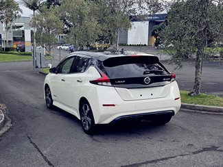 2021 Nissan LEAF - Thumbnail