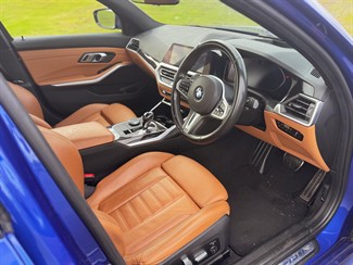 2019 BMW 330e - Thumbnail
