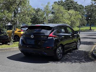 2018 Nissan LEAF - Thumbnail
