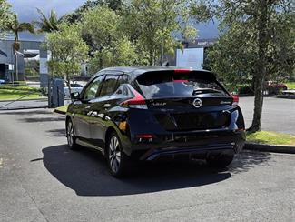2018 Nissan LEAF - Thumbnail