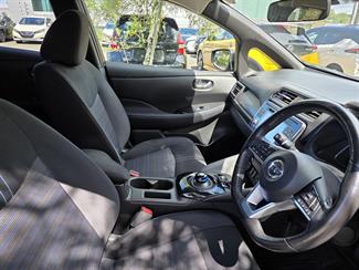 2018 Nissan LEAF - Thumbnail
